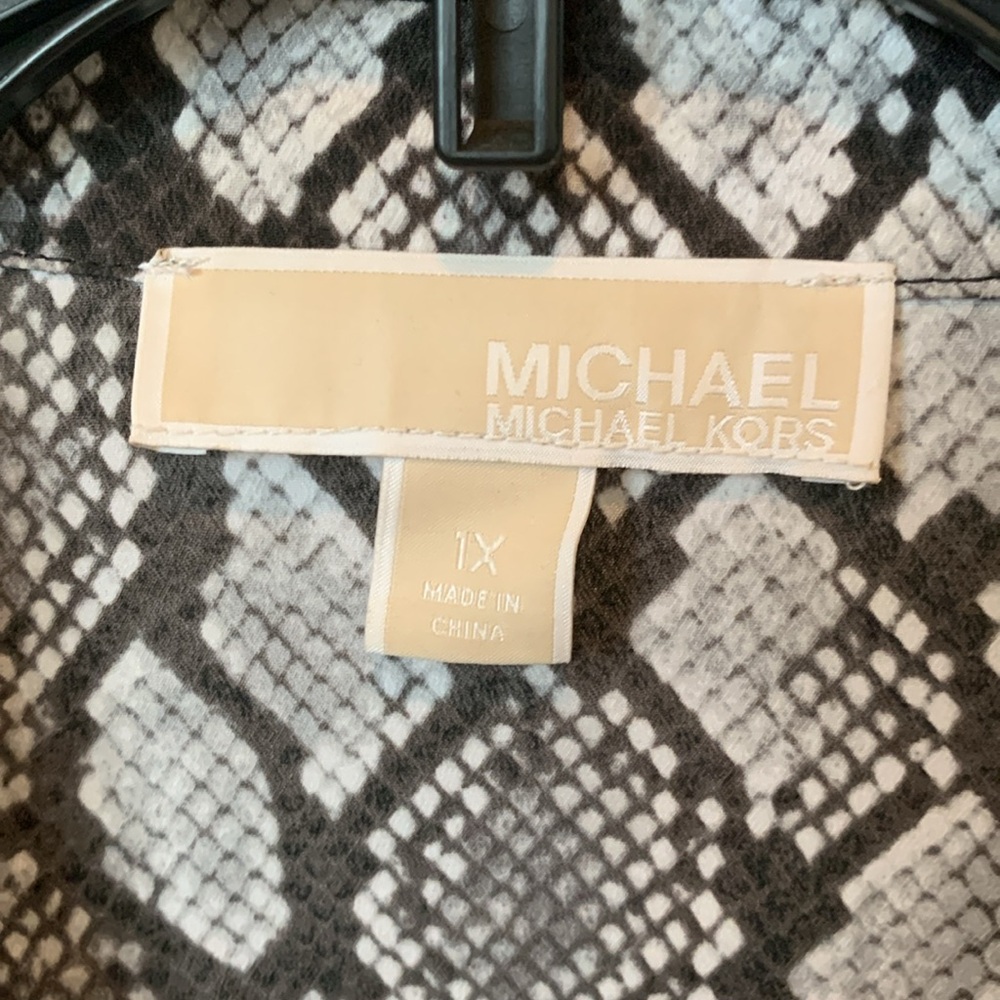 Michael Kors Plus Size Snakeskin silky blouse! Like new! - Picture 3 of 6